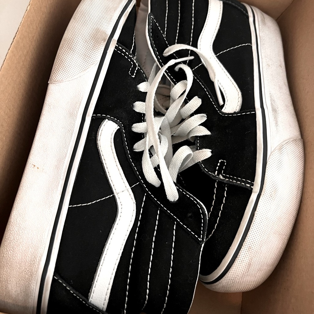 Vans Kids Sneakers - Black and White